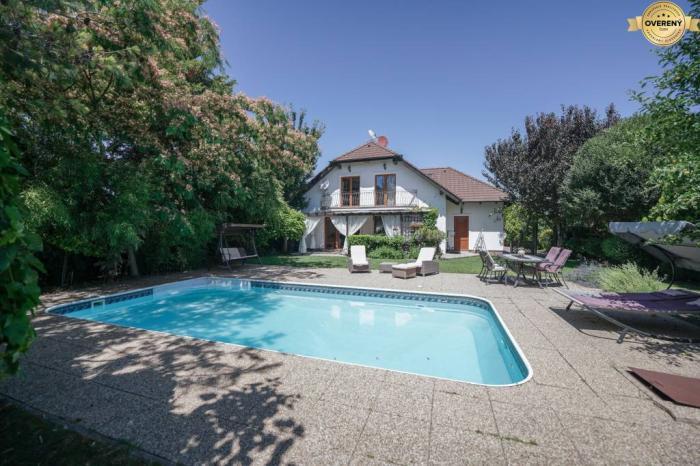 Reality Váš vidiecky relax s bazénom: Len 5 minút od Bratislavy (ROVINKA)