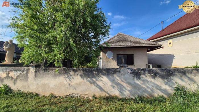 Reality Pôvodný rodinný dom na 738 m² pozemku v obci Horná Streda