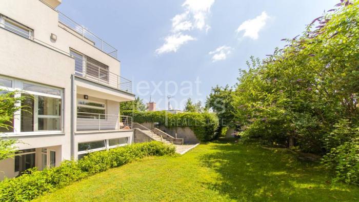 Reality Nadštandardný 9i RD 450m2, s A/C, bazénom, saunou a záhradou