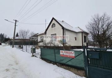 Reality Ponúkame exkluzívne na predaj rodinný dom s garážou v obci Lok - Iňská ul. - postavený na po