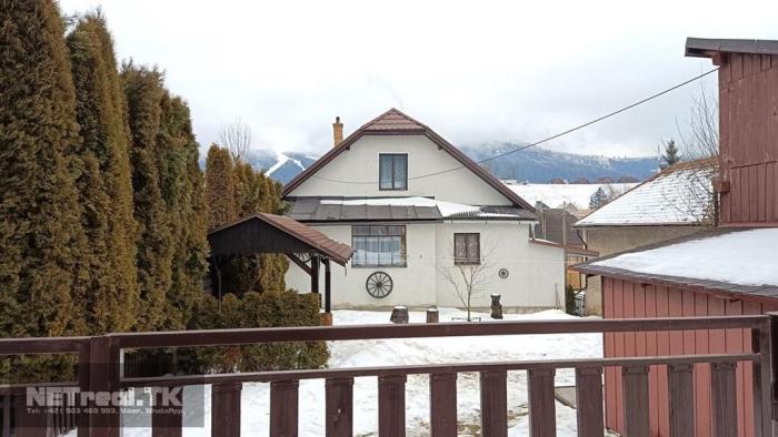 Reality - Rodinný dom v obci Telgárt, na atraktívnom mieste s pozemkom. Na bývanie a rekreáciu s potenc