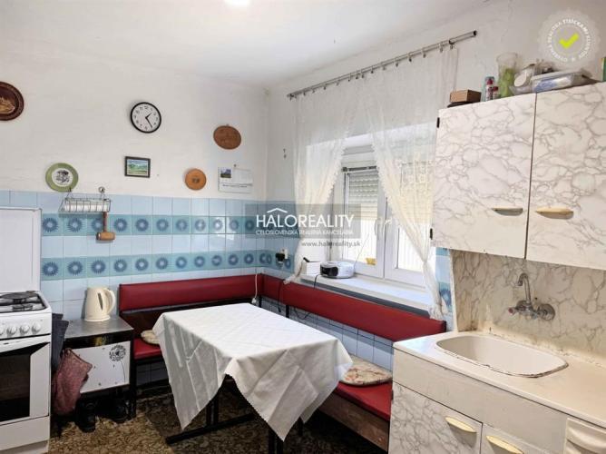 Reality Predaj, rodinný dom Komárno, pokojná lokalita, prístup z dvoch ulíc - ZNÍŽENÁ CENA