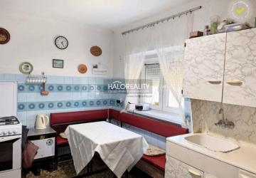 Reality Predaj, rodinný dom Komárno, pokojná lokalita, prístup z dvoch ulíc - ZNÍŽENÁ CENA