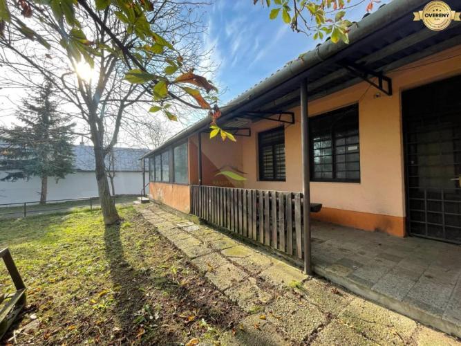 Reality Objekt na rekonštrukciu - aj ako rodinný dom s pekným pozemkom 1400m2