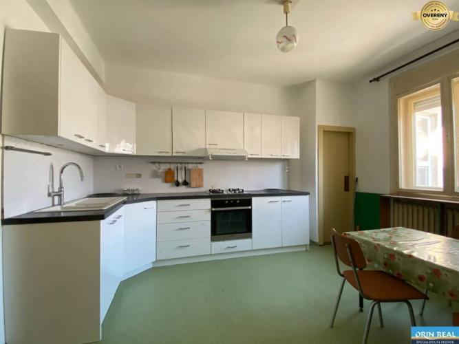 Reality 4 IZB. RODINNÝ DOM vhodný pre firmu