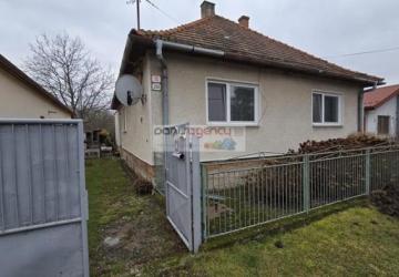 Reality Ponúkame exkluzívne na predaj rodinný dom v Starom Tekove - ul. Na Lúkach - postavený na pozemk