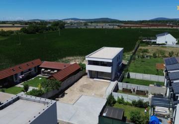 Reality RADO | 4 izb. byt 93 m2  v DVOJDOM | predzáhradka | JAROVCE