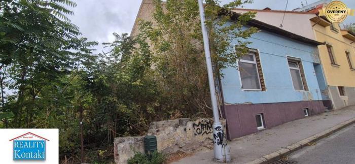 Reality Na predaj rodinný dom v CENTRE Nových Zámkov s pozemkom 512 m2