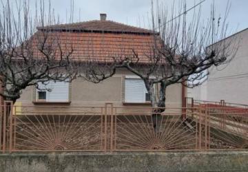 Reality Iba u nás !! Na predaj pekný rodinný dom v obci Radvaň nad Dunajom