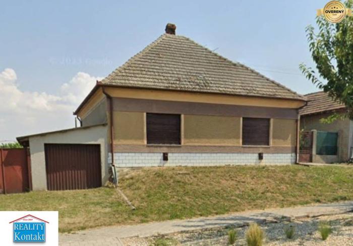 Reality Na predaj 2 izbový rodinný dom s pozemkom - Dvory nad Žitavou