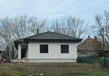 Reality PREDAJ :  4 izbový rodinný dom s garážou, obec Bodza