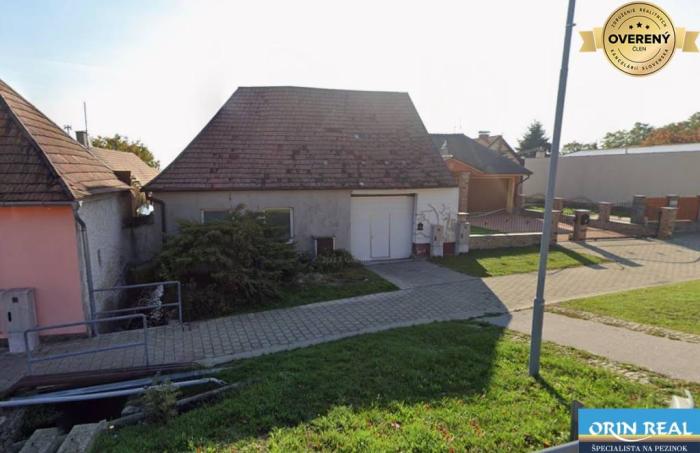 Reality Častá RD s čiastočnou rekonštrukciou a veľkým pozemkom 2934m2