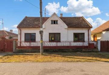 Reality PNORF – 4i + kk rod. dom, 2x garáž, veľká záhrada, ul. Ľ. Štúra v Maduniach