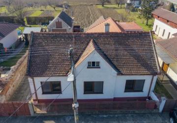 Reality PNORF – 4i + kk rod. dom, 2x garáž, veľká záhrada, ul. Ľ. Štúra v Maduniach