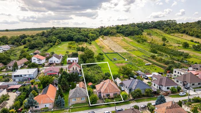 Reality Rodinné sídlo s meštianskym charakterom a veľkorysým pozemkom pod lesom