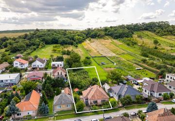 Reality Rodinné sídlo s meštianskym charakterom a veľkorysým pozemkom pod lesom