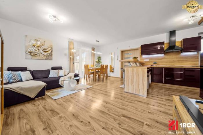 Reality 5-IZB. RODINNÝ DOM 180m2, POZEMOK 410m2, GARÁŽ, 2xTERASA, ČUNOVO