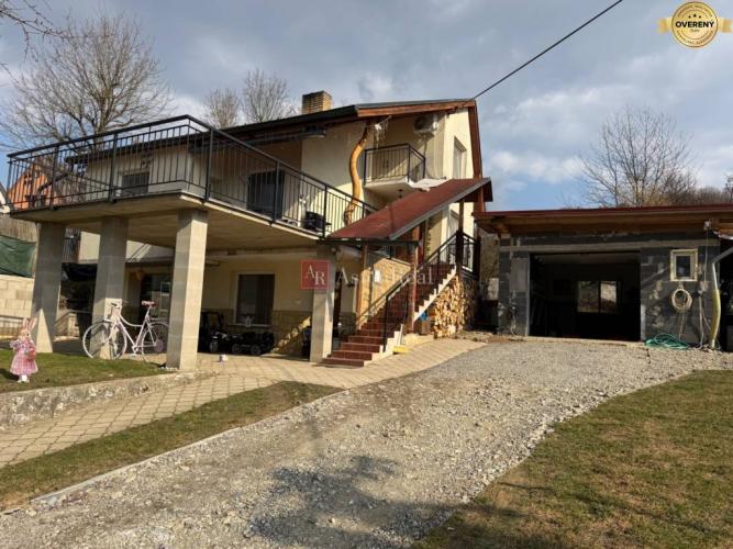 Reality Kompletne zariadený zrekonštruovaný 4i rodinný dom na skok od mesta