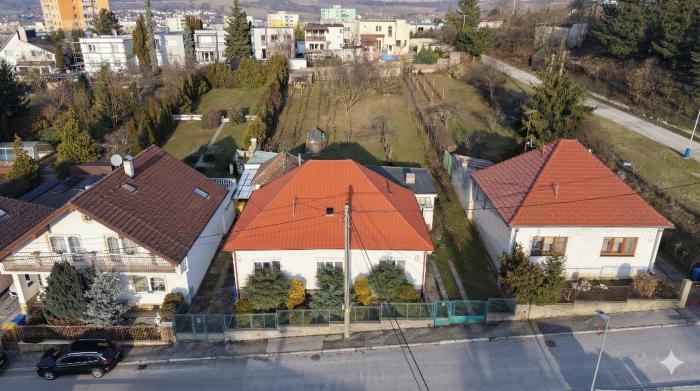 Reality PNORF – 3i rodinný dom s garážou na veľkorysom 684 m2 pozemku, ul. Kpt. Nálepku