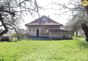 Reality Predaj staršieho rodinného domu s veľkým pozemkom na Kolibe.