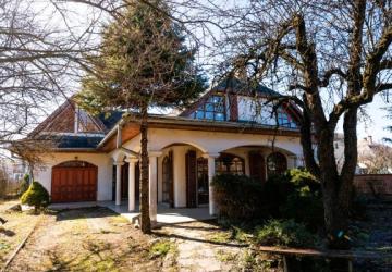Reality 2 RD Michalovce na pozemku 1510 m2, všetky IS, A. Kmeťa