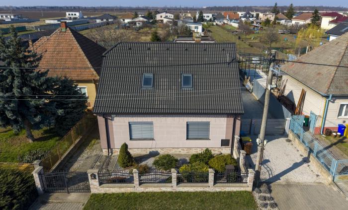 Reality PNORF – 4i RD a 1i RD, pozemok 1316 m2, bazén, altánok, jazierko, D1, Šulekovo