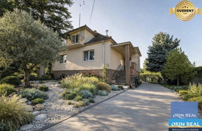 Reality Na predaj rodinný dom s rozľahlým pozemkom 1788m2 MODRA