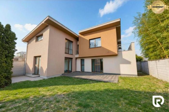 Reality RADO | 5-izbový dom 160m² + pozemok 529m² | Podunajské Biskupice