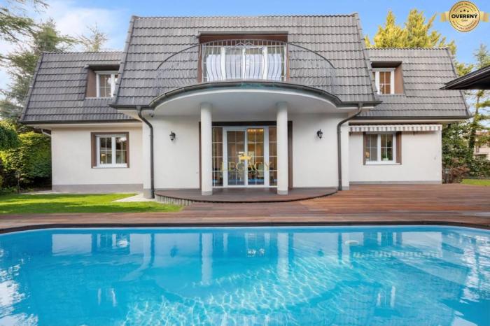 Reality Reprezentatívny rodinný dom s bazénom v prestížnej časti Ivanky