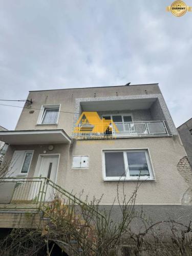 Reality Exkluzívne! Predám rodinný dom s garážou v obci Bešeňov