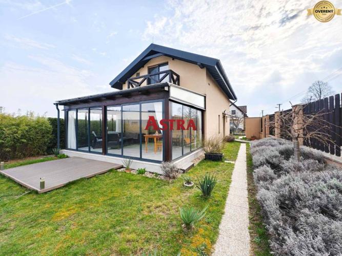 Reality NA PRENÁJOM: MODERNÝ A ÚTULNÝ DOM PRI JAZERE, ČAŇA