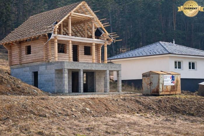 Reality NA PREDAJ - Necpaly - Zrubový dom (hrubá stavba)
