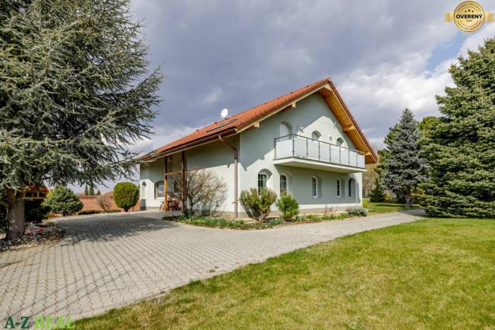 Reality Krásny 6-izbový rodinný dom v Senci, dvojgaráž, vonkajší bazén
