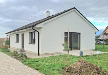 Reality RentHub | 4 izbový rodinný dom s krbom a terasov | Slnečná | Ružindol