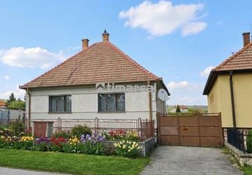 Reality EXKLUZÍVNE: Starší 3i RD s panoramatickým výhľadom na Malé Karpaty