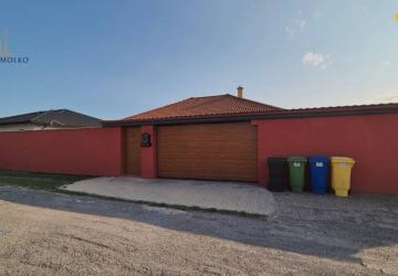 Reality 4i RD v TERIAKOVCIACH, pozemok 698 m²,3D