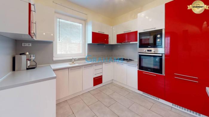 Reality Zariadený 4-izbový dom Rovinka – Okružná, pozemok, parkovanie