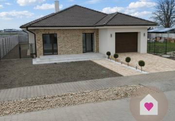 Reality DUNAJSKÁ STREDA- 4i moderná novostavba RD s tep. čerpadlom + garážou
