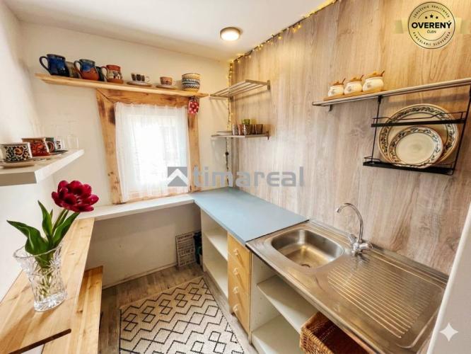 Reality Murovaná chatka kúsok od Trnavy – dá sa v nej aj celoročne bývať