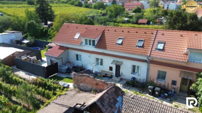 Reality RADO | 5-izbový dom 194m2 + pozemok 165m2 | Svätý Jur