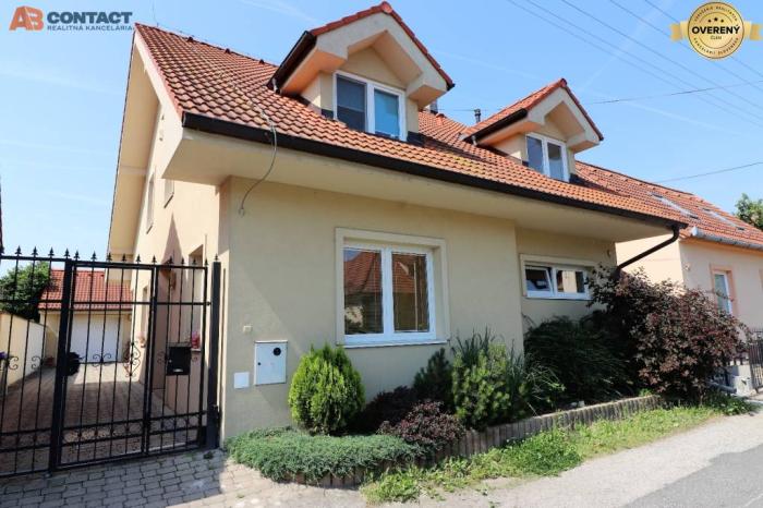 Reality Nadštandardný päťizbový dom s garážou a bazénom