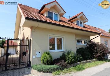Reality Nadštandardný päťizbový dom s garážou a bazénom