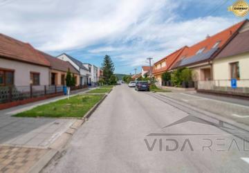 Reality Rodinný dom v srdci vinárskeho mesta Pezinok – Hviezdoslavova ul.
