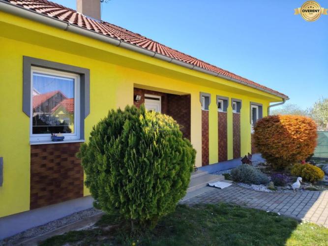 Reality Predaj 4 izb.rod.domu v obci Topoľníky,pozemok 1133 m2,bazén,sam.garáž