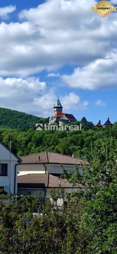 Reality EXKLUZÍVNE: Dom s panoramatickým výhľadom na hrad a Malé Karpaty
