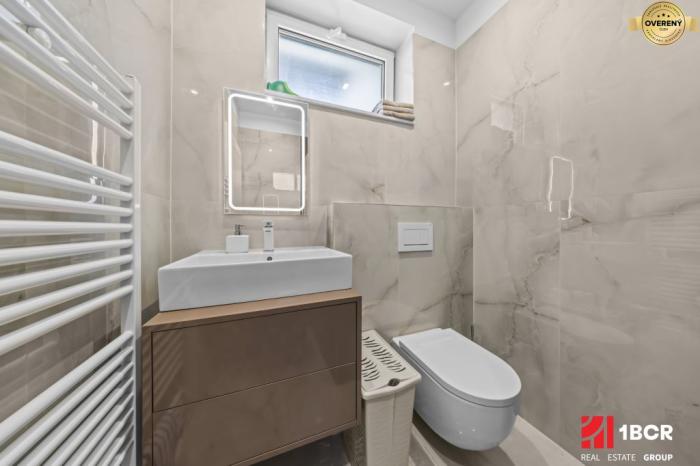 Reality RODINNÝ DOM PRE NÁROČNÝCH, NOVOSTAVBA, VYSOKÉ STROPY, GARÁŽ, BAZÉN