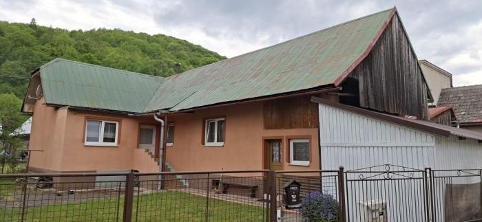 Reality Rodinný dom Papradno, pozemok 562 m2.