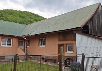 Reality Rodinný dom Papradno, pozemok 562 m2.