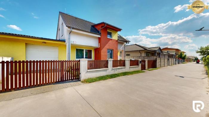 Reality RADO | 4 IZB. DOM  400m2 pozemok | Čerešnová ul. Dunajská Lužná