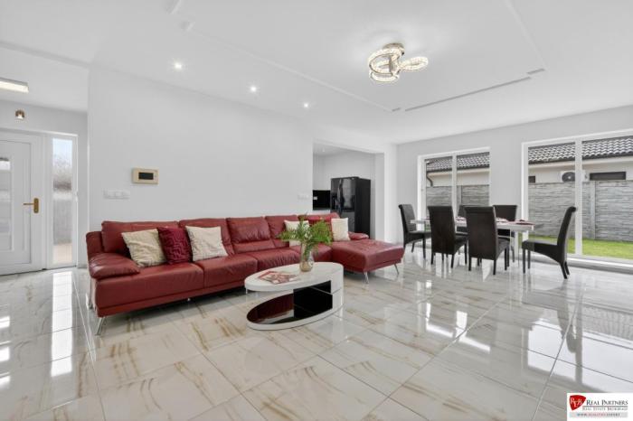 Reality REB.SK, 4 izbový dom, 128 m2, pozemok 686 m2, garáž, bazén, Miloslavov